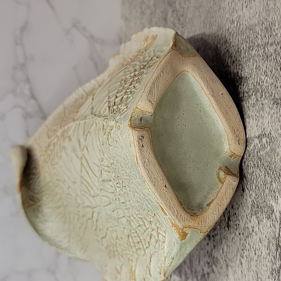 Textured Leaf Patterned Ceramic Vase - Picture 8 of 8